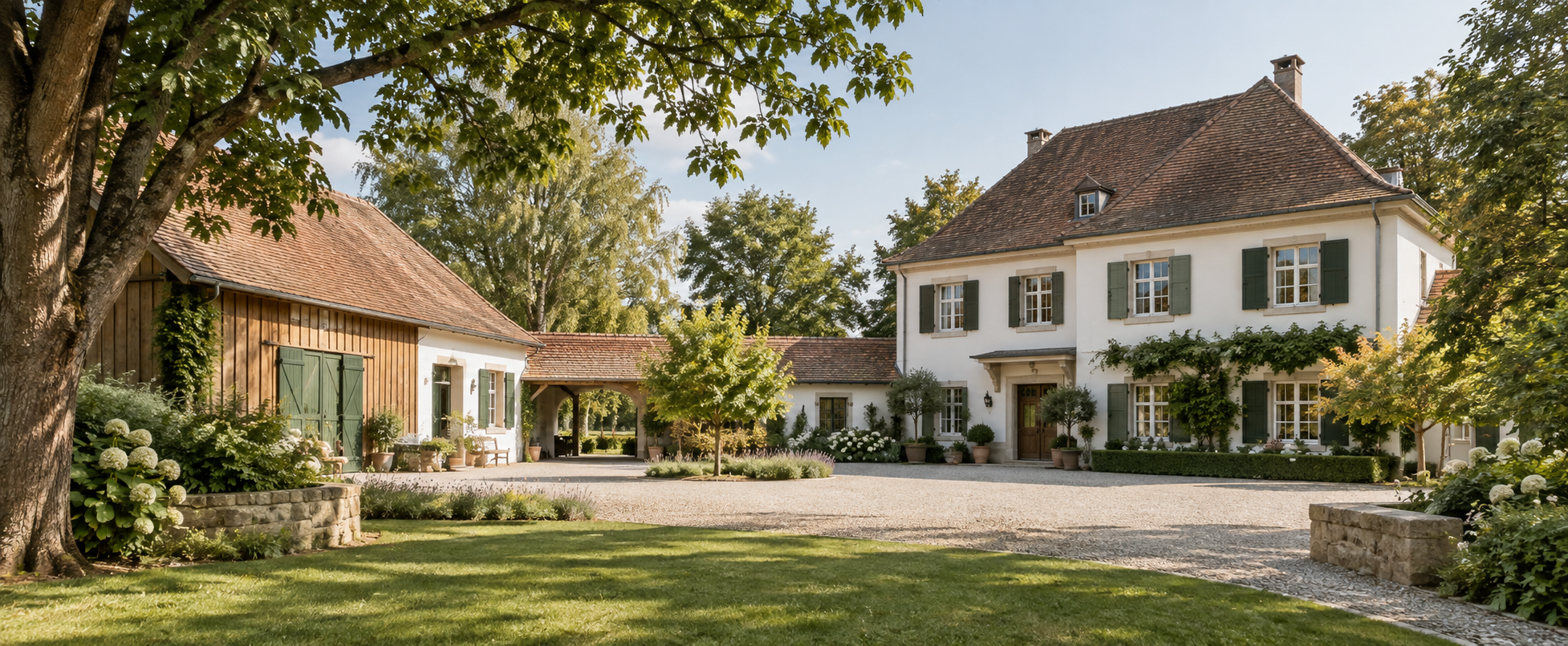 Gewachsener mitteleuropäischer Familiensitz mit Haupt- und Nebengebäude